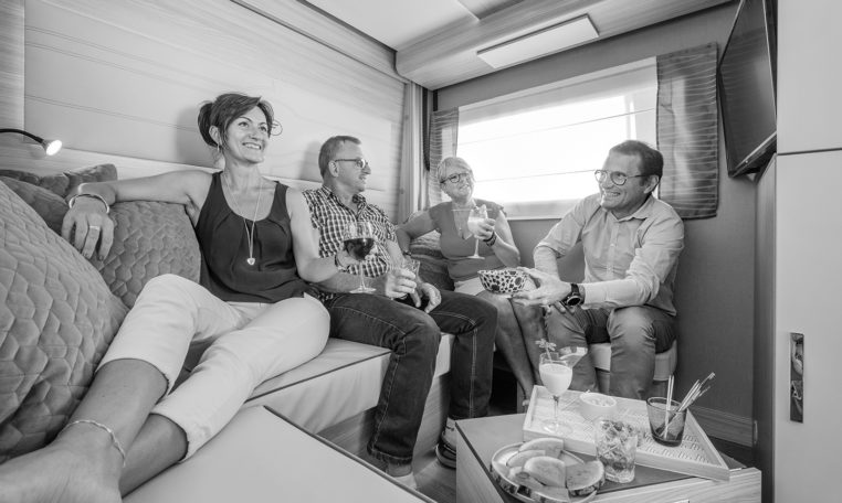 Camping Car Avec Salon Arriere Fleurette Discover 75LOFT Salon Personnage