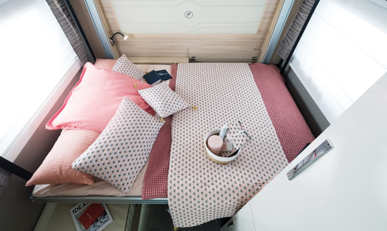 Camping Car Salon Arriere Florium Wincester 75LOFT Chambre1