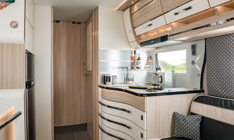 Camping Car Salon Arriere Florium Wincester 75LOFT Cuisine