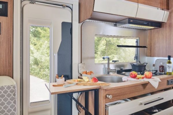 Camping Car Profile Fleurette Migrateur 60lg Cuisine 700x700